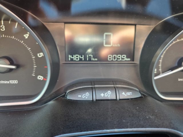 PEUGEOT 208 usata, con USB