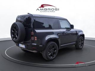LAND ROVER Defender usata 2