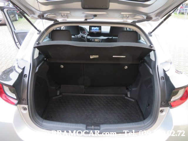 TOYOTA Yaris usata, con Autoradio digitale