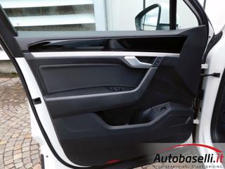 VOLKSWAGEN Touareg usata, con Sensore di luce