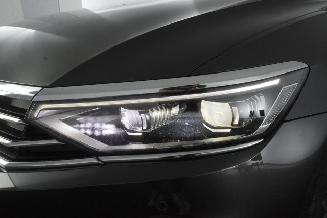VOLKSWAGEN Passat usata 15