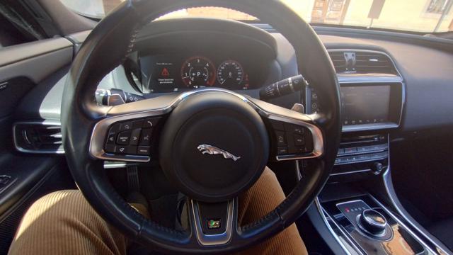 JAGUAR XE usata, con Sistema di navigazione