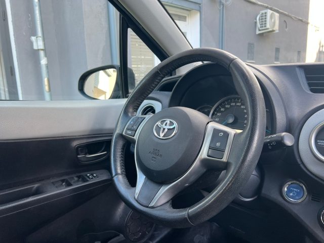 TOYOTA Yaris usata, con Autoradio