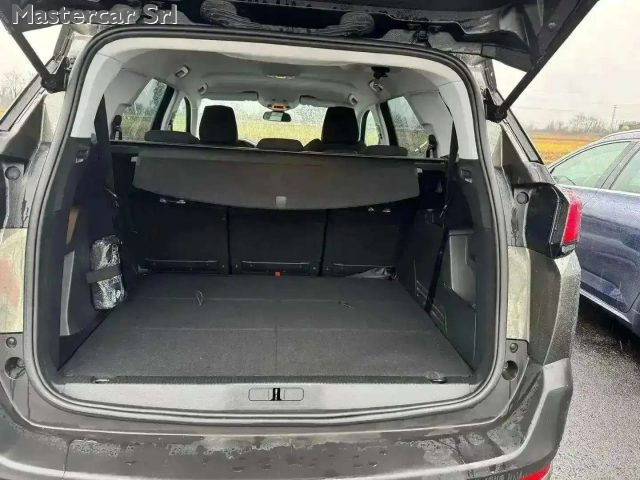 PEUGEOT 5008 usata, con Sistema di navigazione