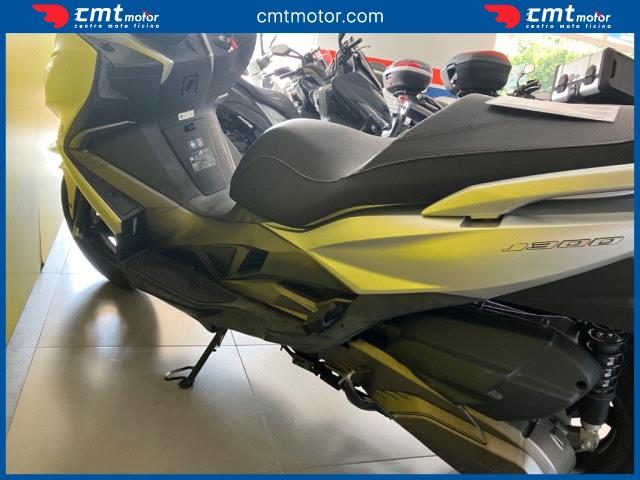 KAWASAKI J 300 usata 10