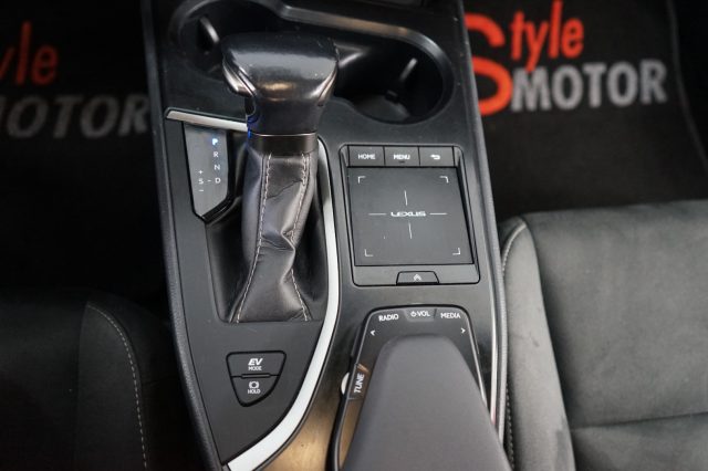 LEXUS UX 250h usata, con Servosterzo