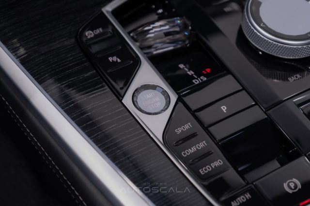 BMW X7 usata, con Sensori di parcheggio posteriori
