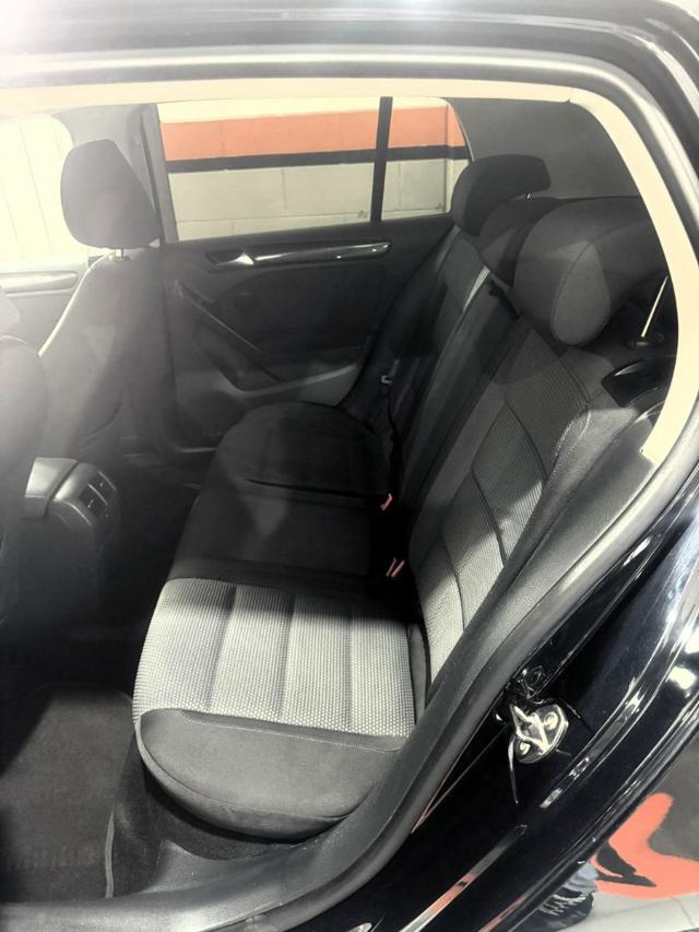 VOLKSWAGEN Golf usata, con Airbag testa