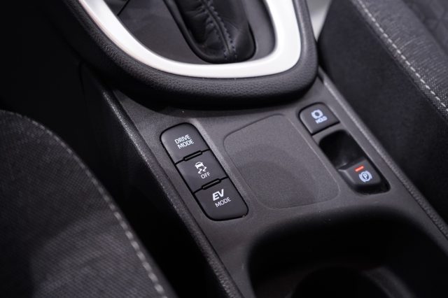 TOYOTA Yaris usata, con Autoradio digitale