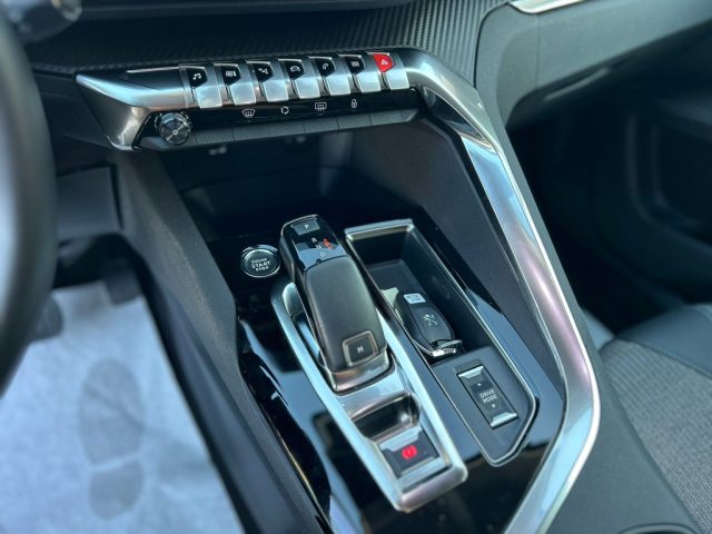 PEUGEOT 3008 usata, con Controllo automatico clima