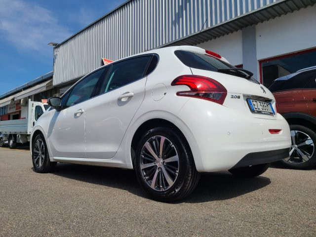 PEUGEOT 208 usata, con USB
