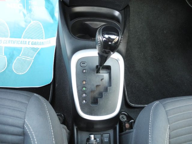 TOYOTA Yaris usata, con Hill holder