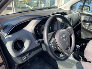 TOYOTA Yaris usata 12