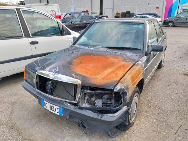 MERCEDES-BENZ 190 usata 2