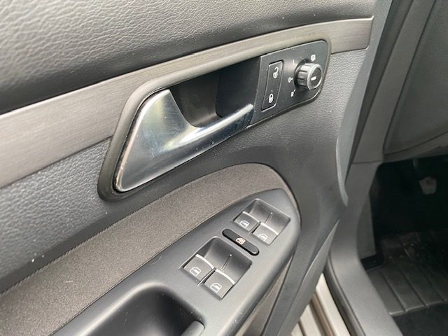 VOLKSWAGEN Touran usata, con Autoradio