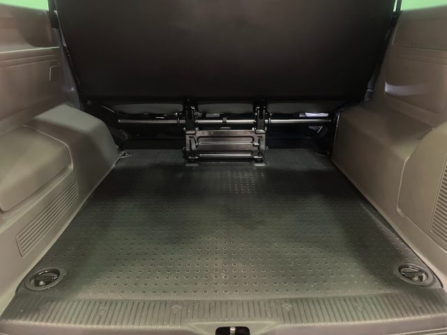 VOLKSWAGEN Caravelle usata, con Sistema di navigazione