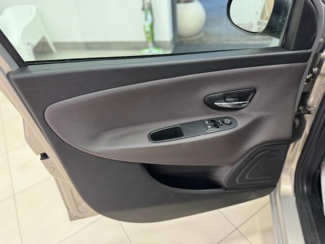 LANCIA Ypsilon usata, con Lettore CD