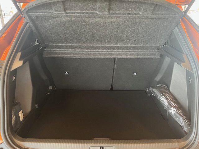 PEUGEOT 2008 usata, con Sistema di navigazione