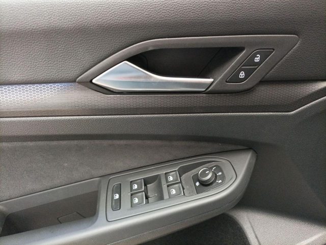 VOLKSWAGEN Golf usata, con USB