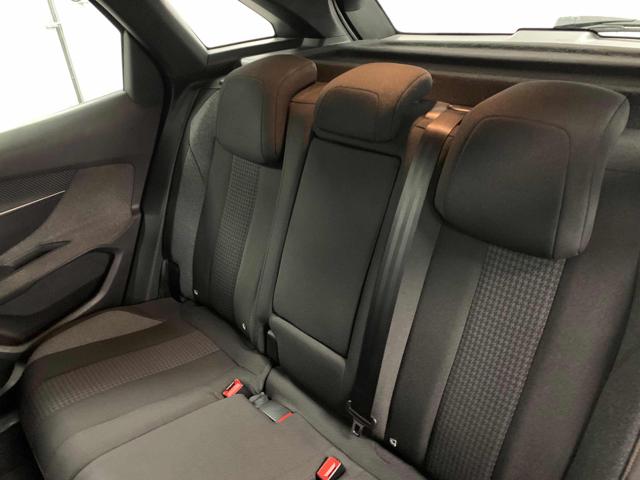 PEUGEOT 3008 usata, con Leve al volante