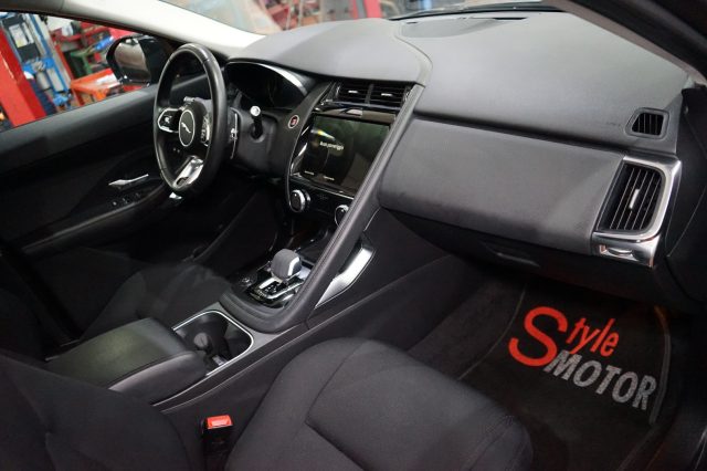 JAGUAR E-Pace usata, con Volante in pelle