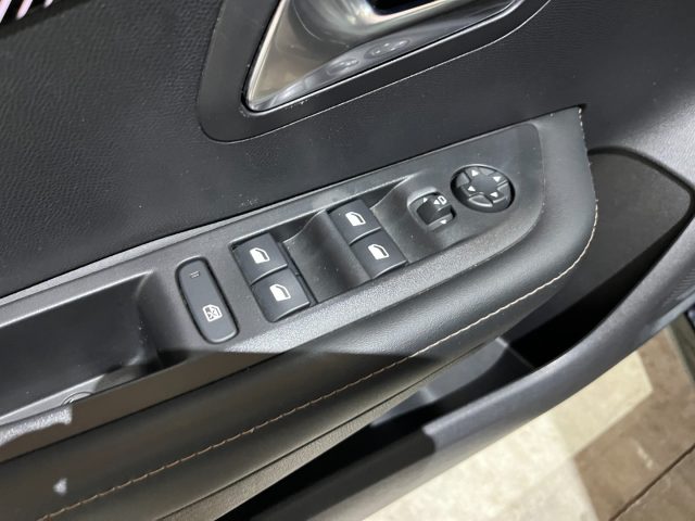 PEUGEOT 208 usata, con Park Distance Control