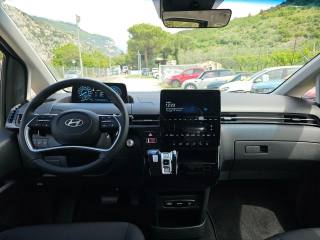 HYUNDAI Staria usata, con Bracciolo