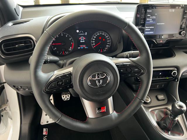 TOYOTA Yaris usata, con Autoradio digitale