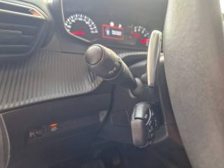PEUGEOT 2008 usata, con Controllo automatico clima