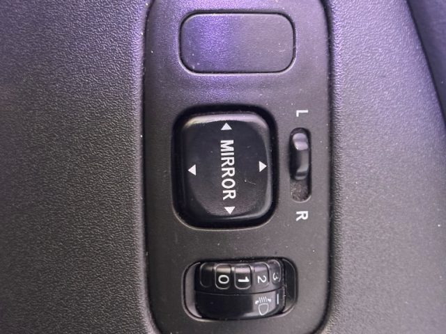 TOYOTA Yaris usata 8