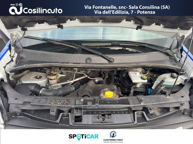 NISSAN Interstar usata, con Bracciolo