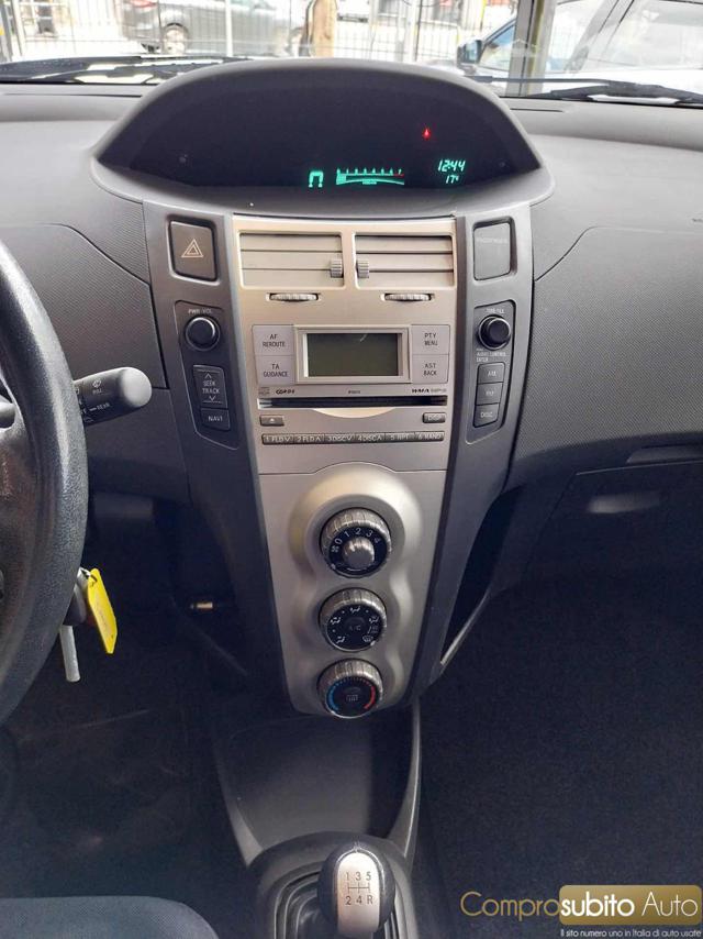 TOYOTA Yaris usata 18