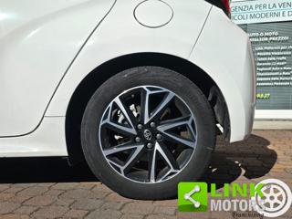 TOYOTA Yaris usata, con Luci diurne