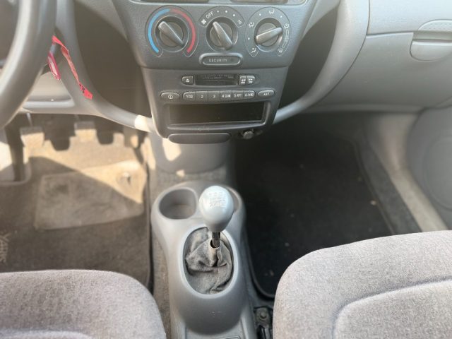 TOYOTA Yaris usata 19