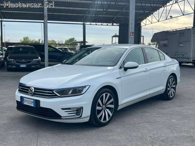 VOLKSWAGEN Passat usata, con Airbag