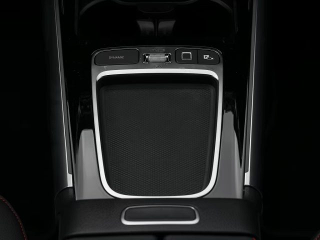 MERCEDES-BENZ GLA 180 usata, con Cruise Control
