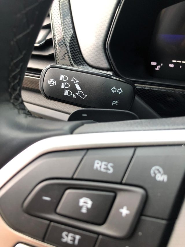 VOLKSWAGEN T-Cross usata, con USB