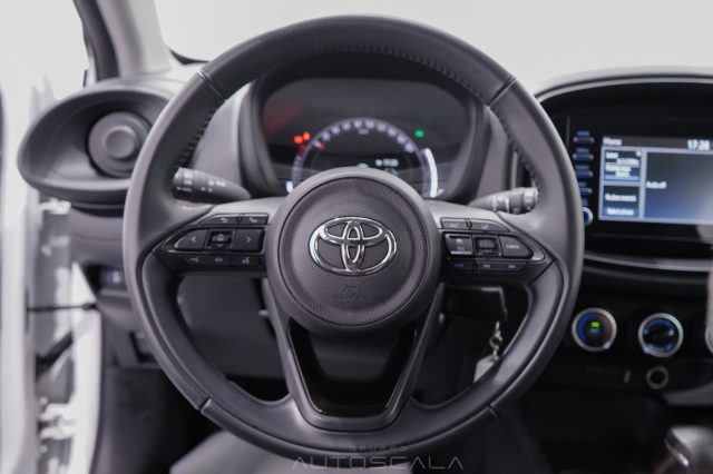 TOYOTA Aygo X usata, con USB