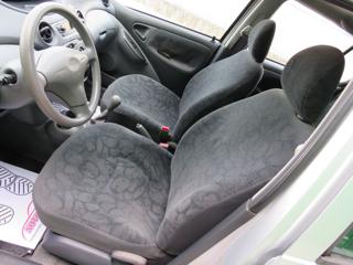 TOYOTA Yaris usata 13