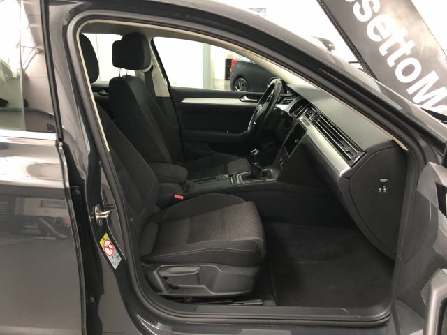 VOLKSWAGEN Passat Variant usata, con Autoradio