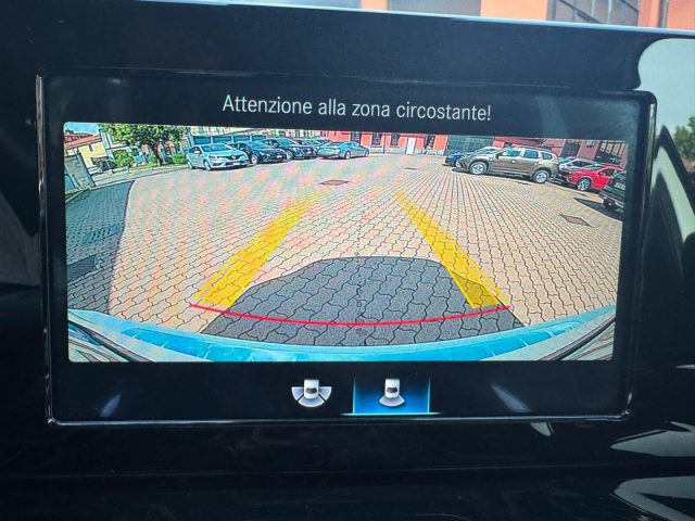 MERCEDES-BENZ GLB 200 usata, con Controllo trazione