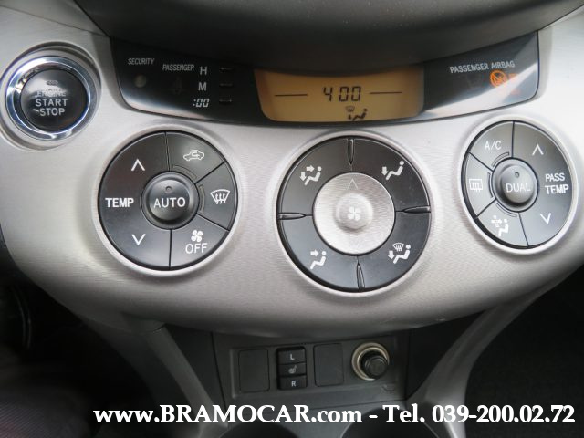 TOYOTA RAV 4 usata, con Regolazione elettrica sedili