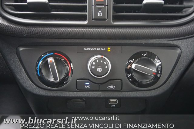 HYUNDAI i10 usata 16