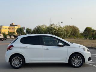 PEUGEOT 208 usata, con Alzacristalli elettrici