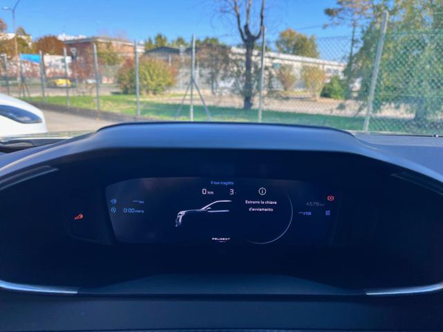 PEUGEOT 2008 usata, con Autoradio