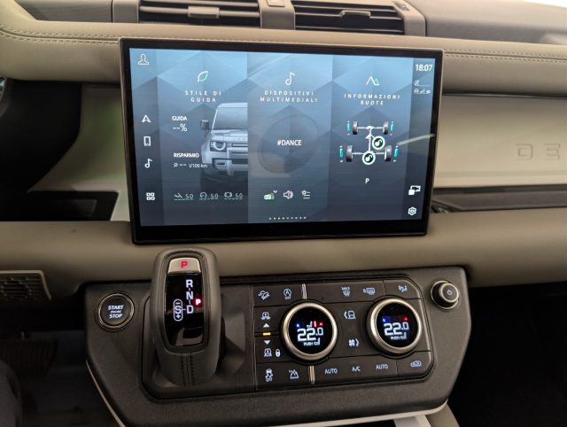 LAND ROVER Defender usata, con Carica per smartphone a induzione