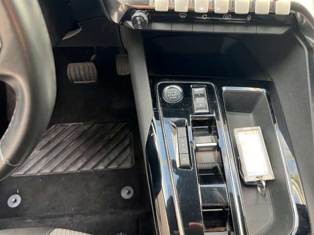 PEUGEOT 3008 usata, con Volante in pelle