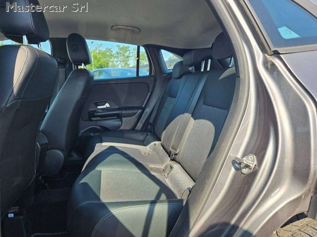 MERCEDES-BENZ GLA 200 usata 9