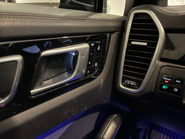 PORSCHE Cayenne usata, con Servosterzo