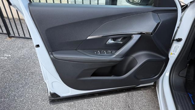 PEUGEOT 2008 usata, con Volante in pelle